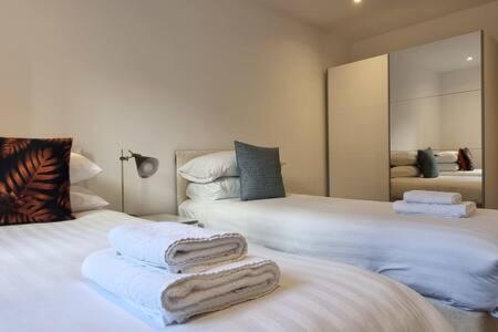 Beautiful Apartment Overlooking a Garden Londen Buitenkant foto