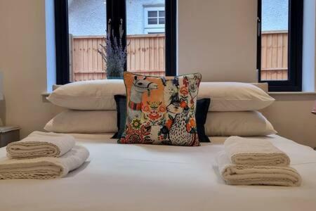 Beautiful Apartment Overlooking a Garden Londen Buitenkant foto